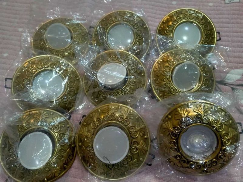 Продам точечные галогенки Продам точечные галогенки
