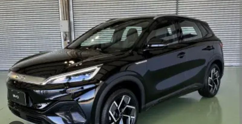BYD юуан плюс состояни отл чёрный салон BYD юуан плюс состояни отл чёрный салон