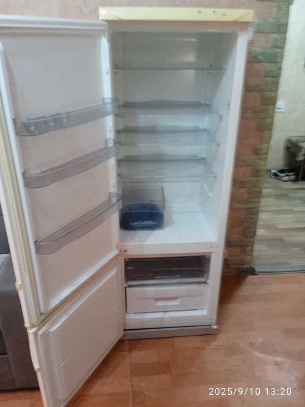 Продам б/у холодильник Snaige, Прибалтика, европейской сборки. Продам б/у холодильник Snaige, Прибалтика, европейской сборки.