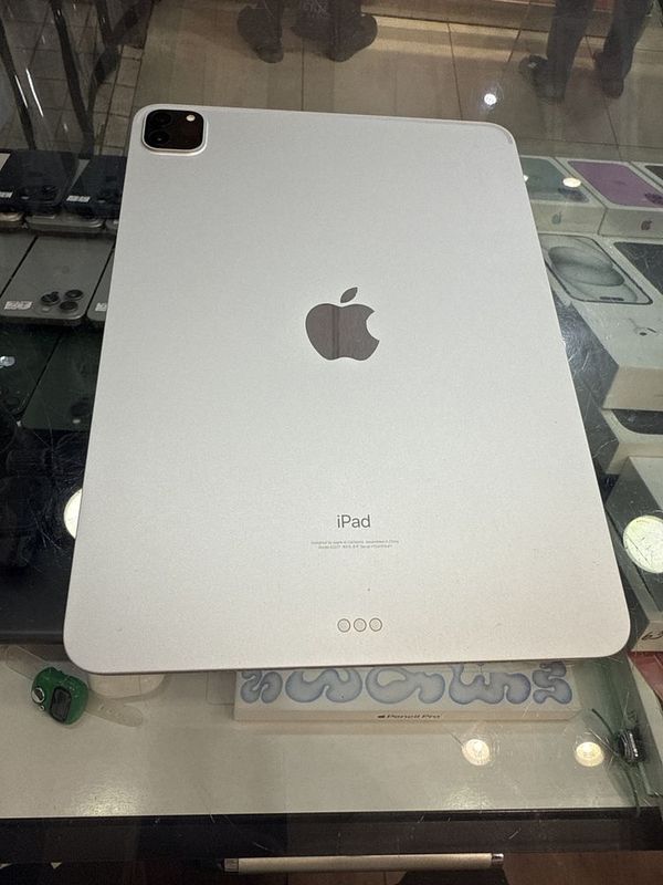Ipad pro m1 128 gb wi fi Silver 185 sikil 88% batareka Ipad pro m1 128 gb wi fi Silver 185 sikil 88% batareka
