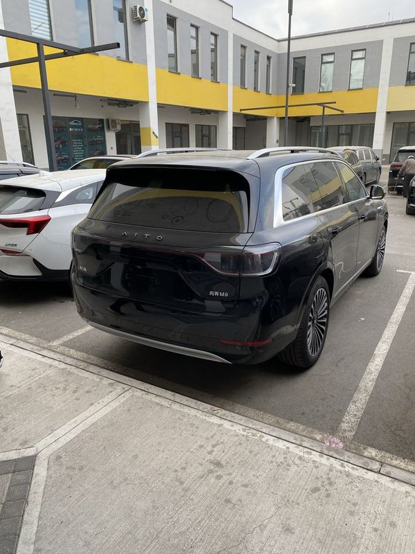 Aito M9 full-size luxury SUV
