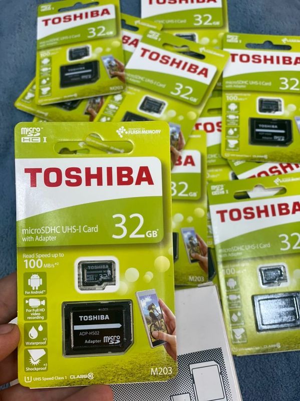 Fleshka 32gb toshiba original 1yil garantiya