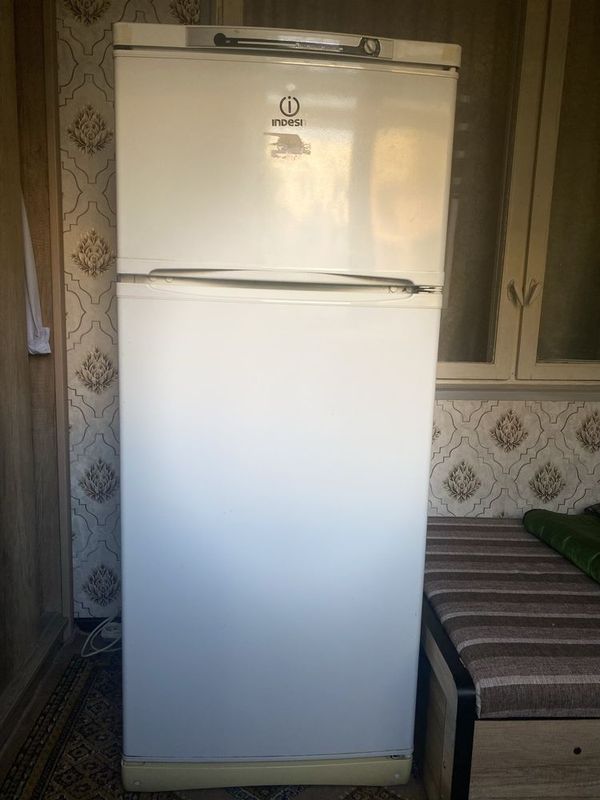 Indesit xolodilnik sotiladi Indesit xolodilnik sotiladi