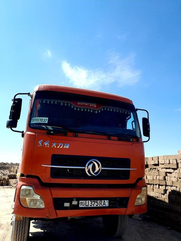 Dongfeng samasval metan 25 tonnalik