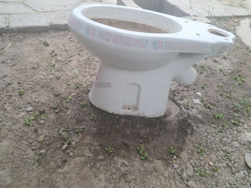 Unitaz. Holati. Yaxshi Unitaz. Holati. Yaxshi