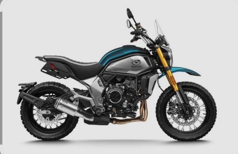 Cf moto Clx700 ADV Cf moto Clx700 ADV