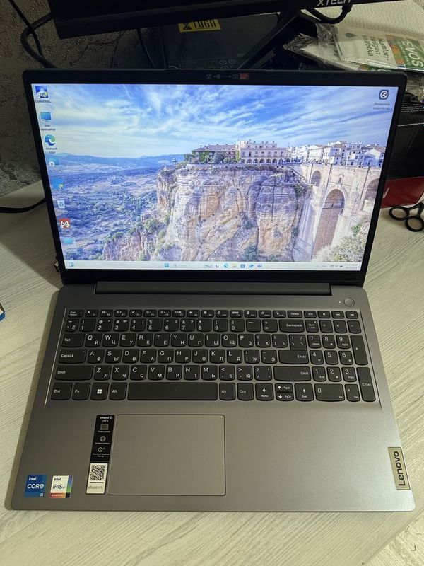 Lenovo i5-1135G7 8gb 256gb ssd 15.6 Full HD Lenovo i5-1135G7 8gb 256gb ssd 15.6 Full HD