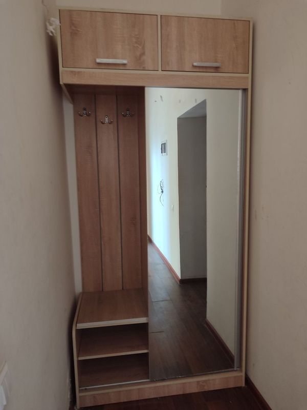 Praxoshka mebel yangi idial xolatda. Kupelik shkaf
