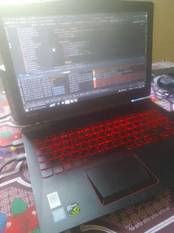 Noutbuk Lenovo y520 sotiladi