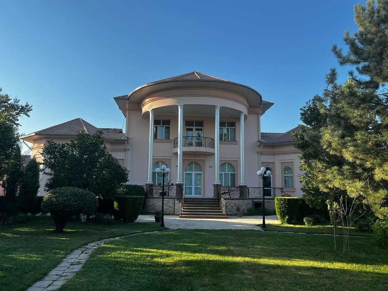 Элитный 14-ком дом 2500 м² с бассейном, гаражом и террасой — #ID0005 Элитный 14-ком дом 2500 м² с бассейном, гаражом и террасой — #ID0005