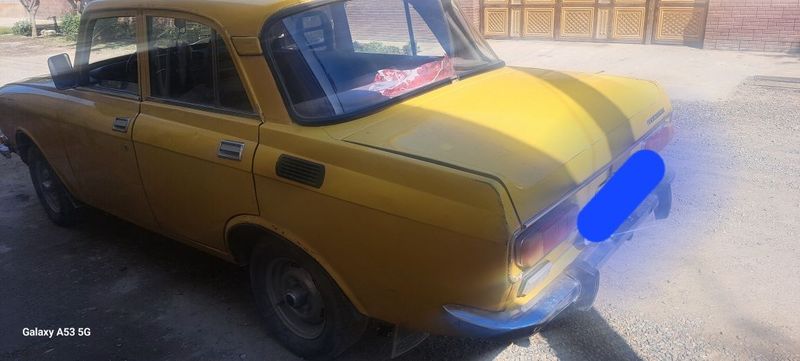 Масквич 412 юриб турган Масквич 412 юриб турган
