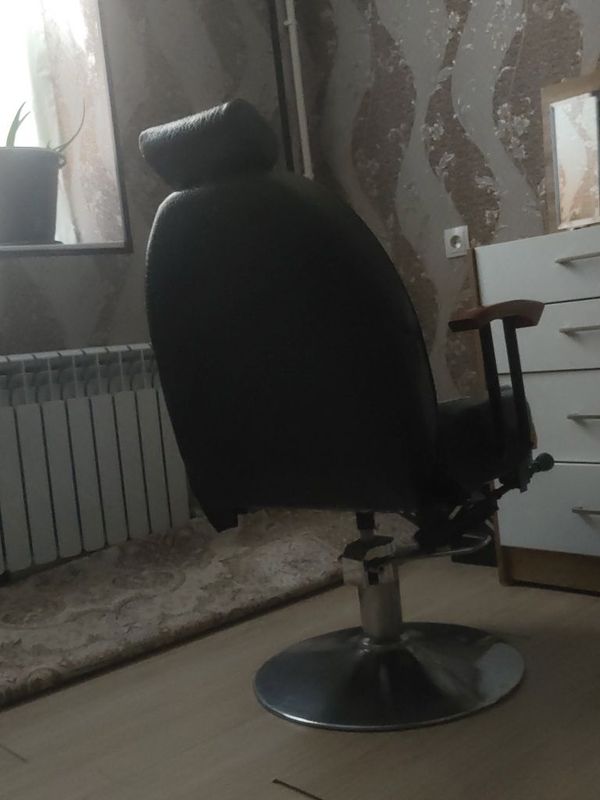 Salon kreslosi sotiladi.uyda foydalanilgan