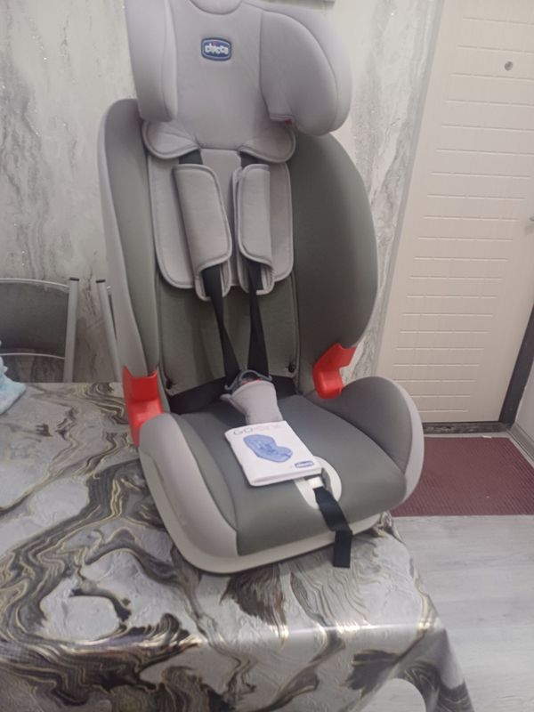 Продаётся фирменный автокресло chicco