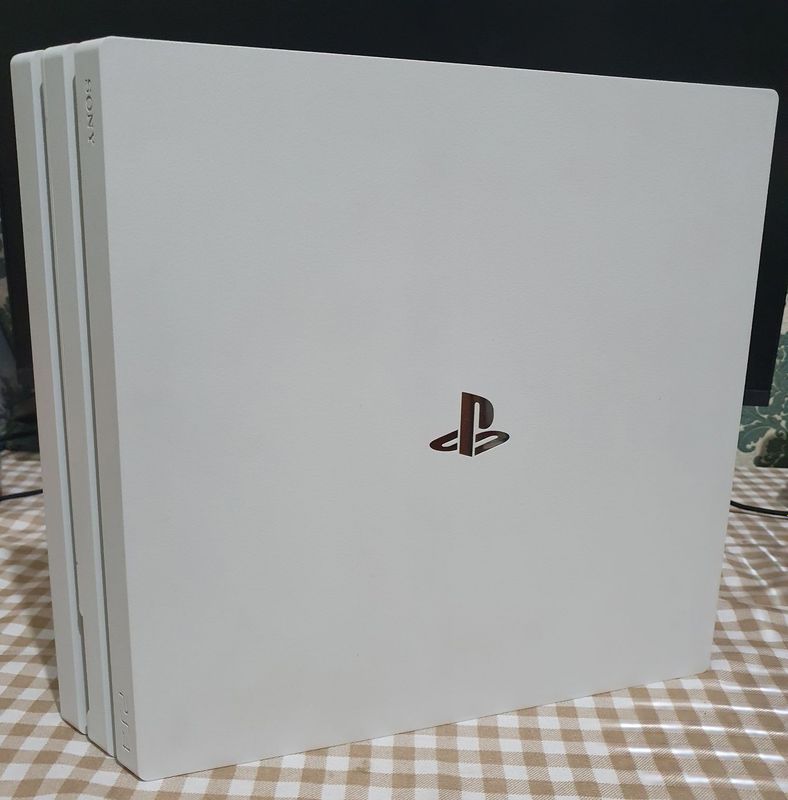 PS4 PRO 1TB с коробкой