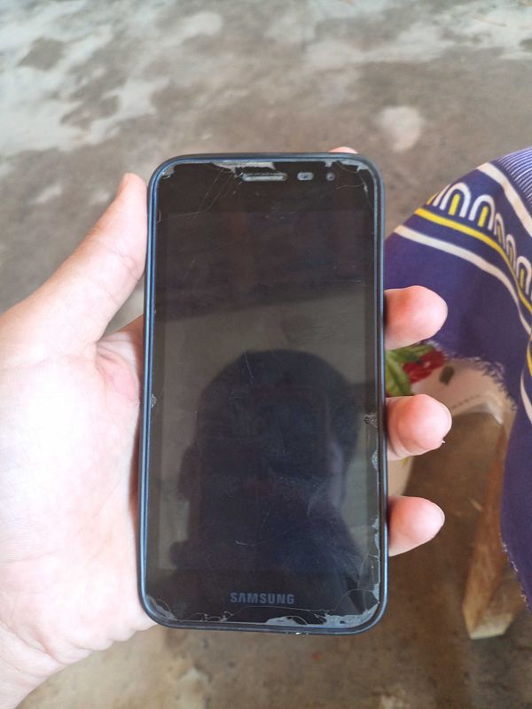 Telefon Sotiladi!!! Srochnoga! j2 core