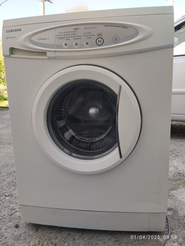 Samsung compact uz Samsung compact uz