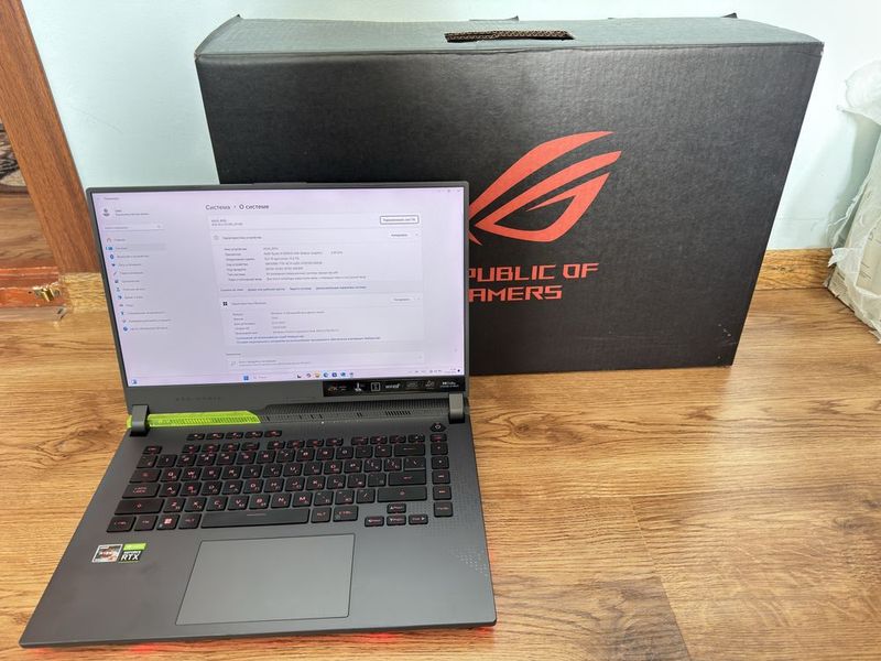 Asus ROG Strix Ryzen 9 6900HX/RTX 3080/16/1TB/2K 240HZ