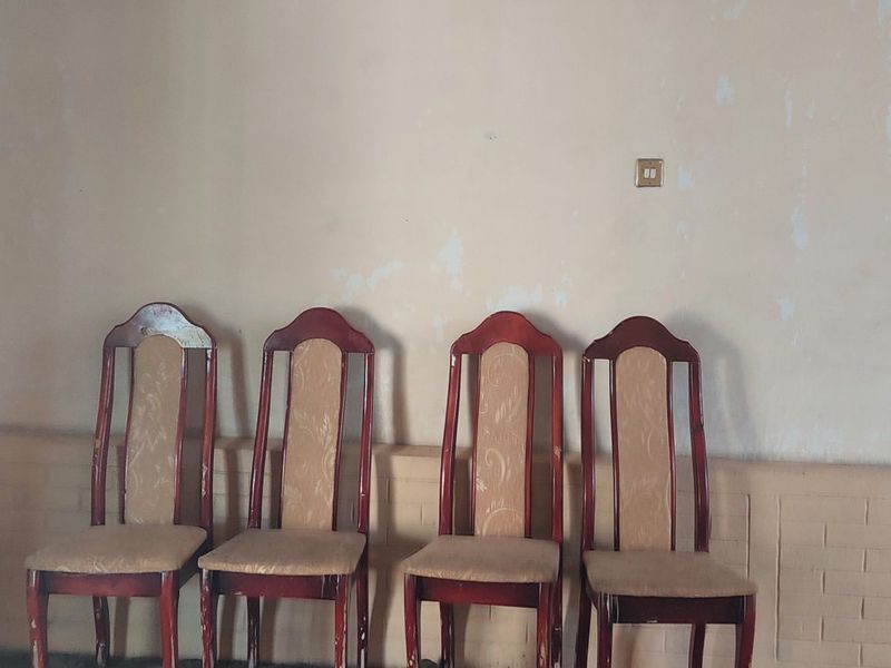 4 дона стул бор .сотилади 4 дона стул бор .сотилади