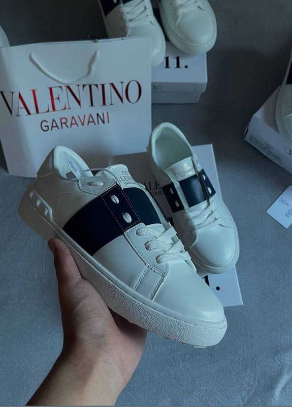 В наличии Valentino Garavani В наличии Valentino Garavani