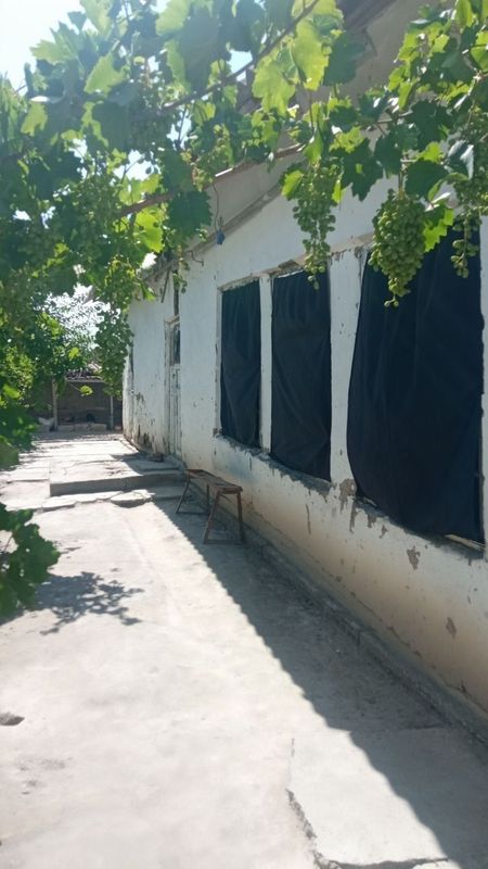 Uy buzib olishga sotiladi Uy buzib olishga sotiladi