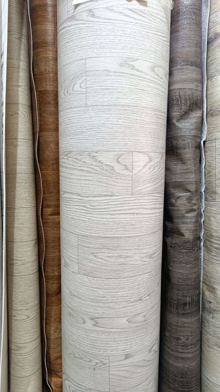 Linoleumlarimiz Rossiya mahsuloti kvadrat metr 35.