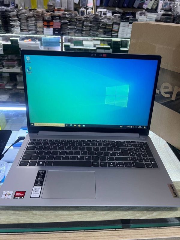 Lenovo AMD Athlon Siliver 7120U DDR5 8GB SSD 256GB