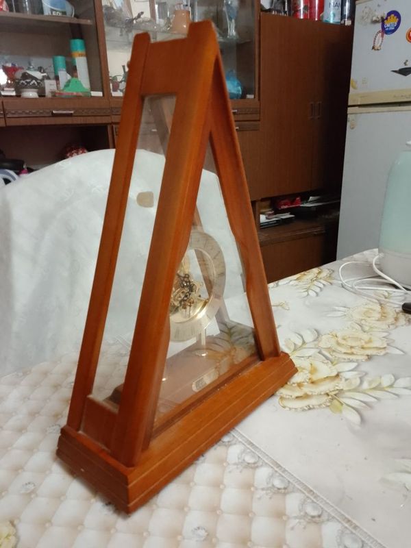 Настольные часы.