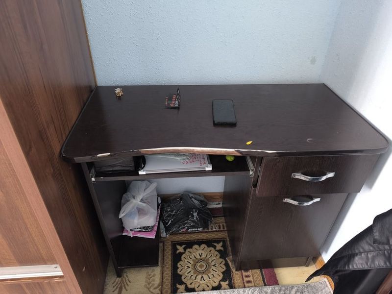 Продаётся компьютерный стол в хорошем состоянии Продаётся компьютерный стол в хорошем состоянии
