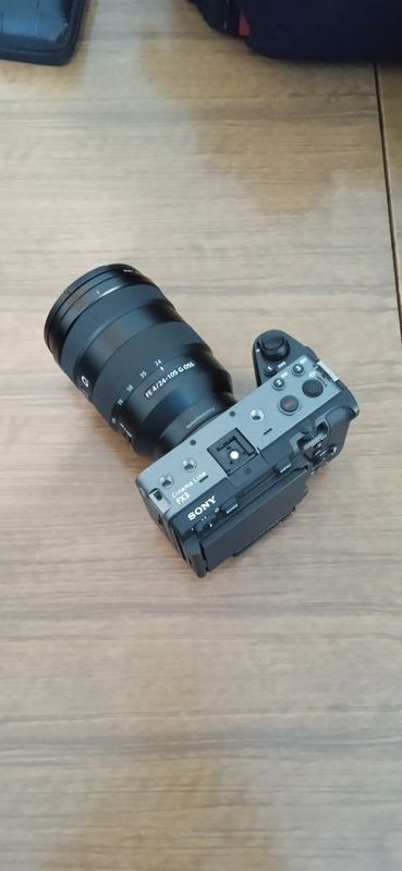 SONY FX 3 sotiladi SONY FX 3 sotiladi