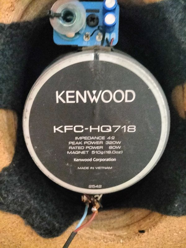 Продаются колонки KENWOOD Продаются колонки KENWOOD
