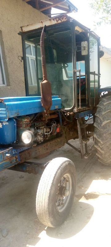 Traktor sotiladi