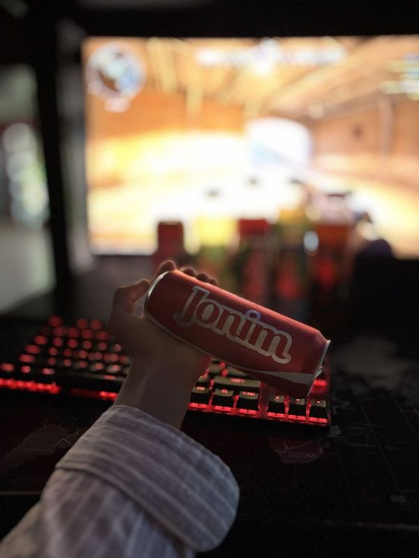 Cola jonim juda kam xolatda uchratasz Cola jonim juda kam xolatda uchratasz
