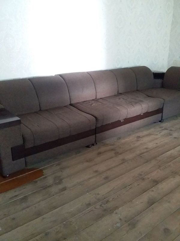Уголок мебель в хорошем состоянии