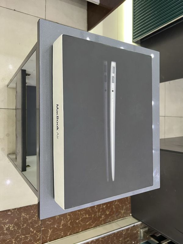 MacBook Air 13. 2011 MacBook Air 13. 2011