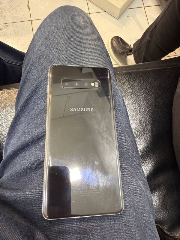 Samsung s10 + abmen aybi oynasi singan kichkina dogi bor qora