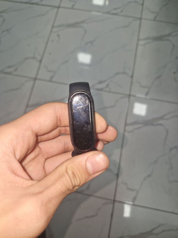 Продаются часы Mi band 4