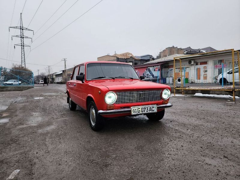 Vaz 21011 sotiladi