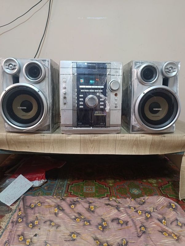 Samsung muzikalniy sentr xolati zur Aux radio oʻqiydi Samsung muzikalniy sentr xolati zur Aux radio oʻqiydi