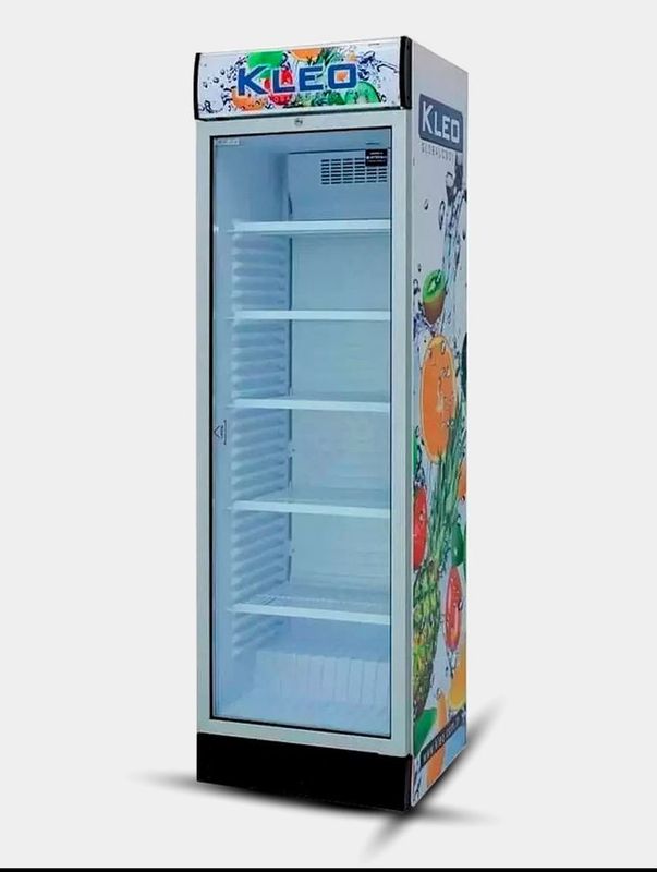 Vitrina kleo holodelnik Vitrina kleo holodelnik