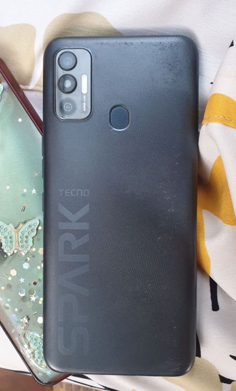 Tecno Spark 7. 128talik srochna sotiladi