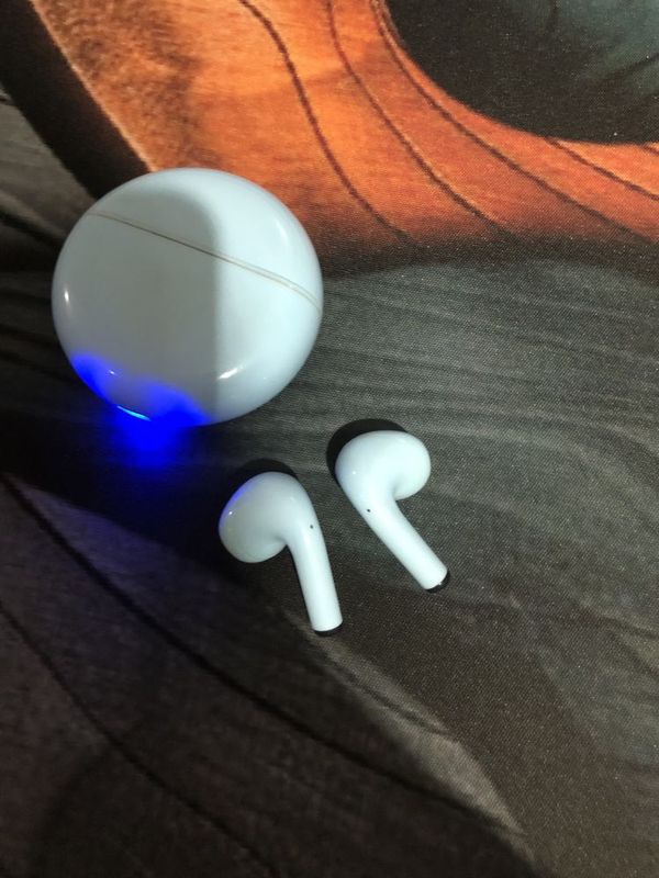 Airpods garantiya bor zaryadi bemalol 5-6 kunga yetad Amerika mahsulot Airpods garantiya bor zaryadi bemalol 5-6 kunga yetad Amerika mahsulot