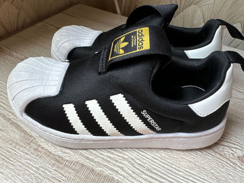 Кроссовки унисекс детские adidas (31 размер) Американский 13к