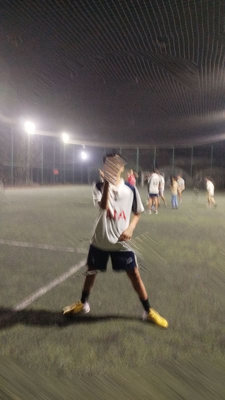 bir marta kiyilgan Tottenxem futbol formasi