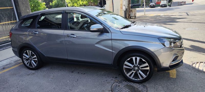 Lada Vesta SW Cross Multimedia, 1.8 л, механика, 2019 г. Lada Vesta SW Cross Multimedia, 1.8 л, механика, 2019 г.