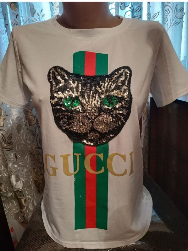 Футболка "Gucci". Размер 44. Футболка "Gucci". Размер 44.