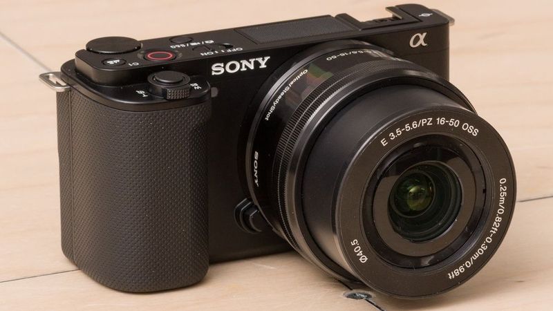 SONY ZV-E10 ideal yangidek.+ Bonus 90$lik. Как новый. + каробка докум SONY ZV-E10 ideal yangidek.+ Bonus 90$lik. Как новый. + каробка докум
