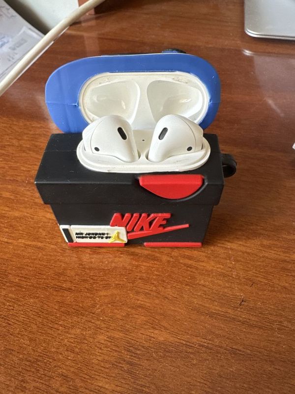 Срочно продаются airpods 1 оригинал Срочно продаются airpods 1 оригинал