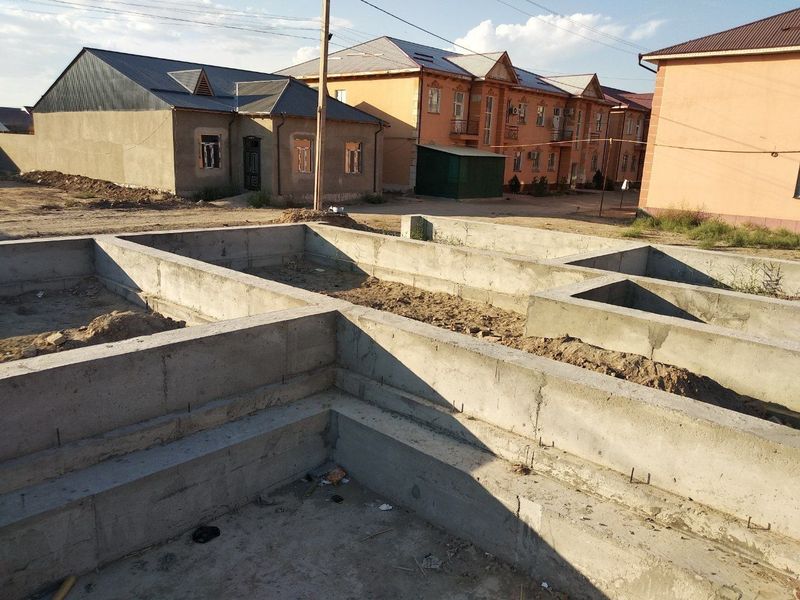 Ургенч туманида фундамент килинган ер орни,420кв