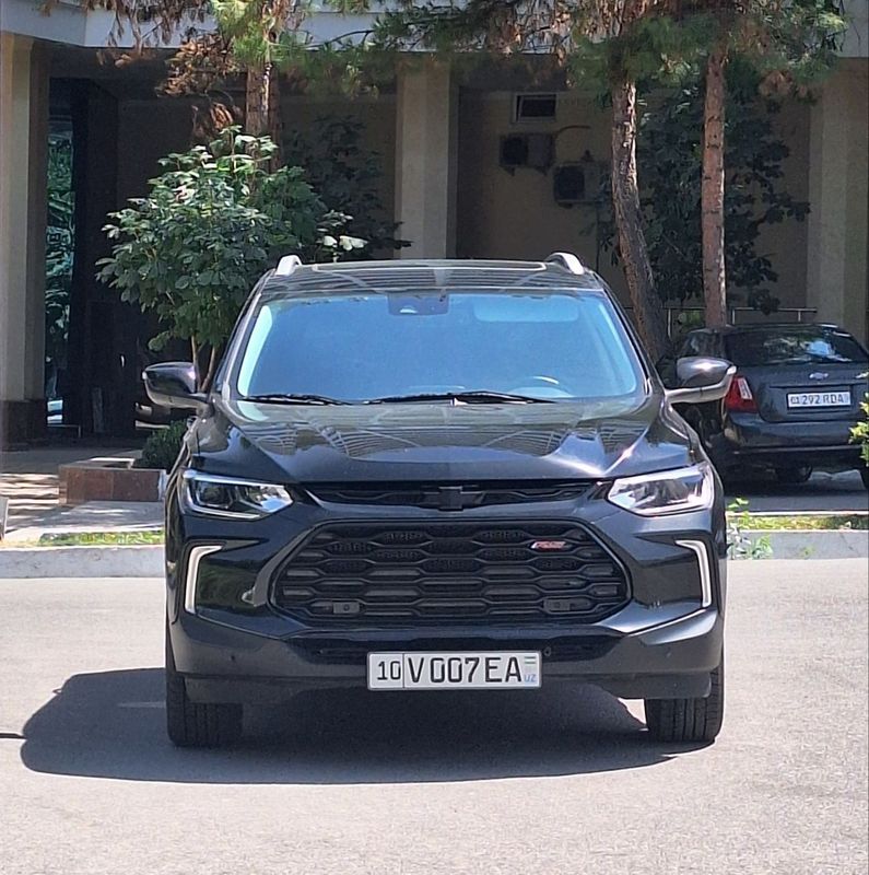 TRACKER PREMIER Yili: 2023–2024 yy; Probeg: 80 000 km; Kraskasi: Qora,