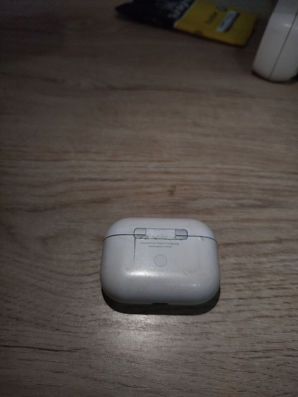 Продам Airpods HongKong Продам Airpods HongKong